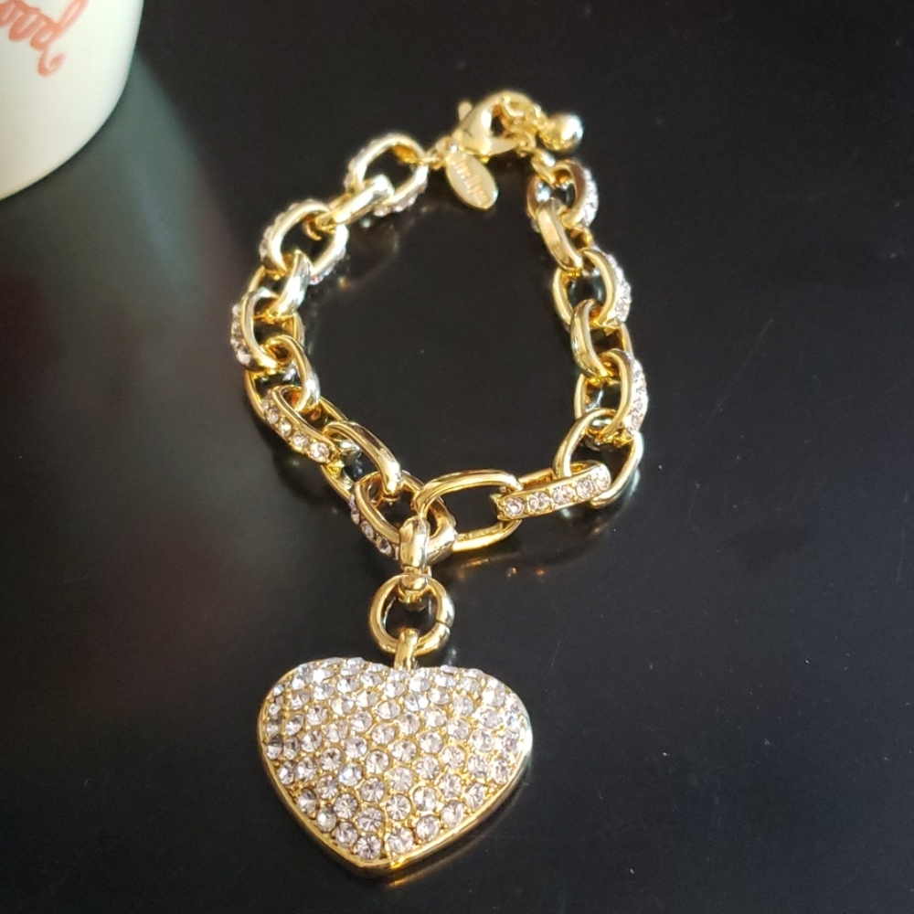 NWOT Golden Heart Charm bracelet